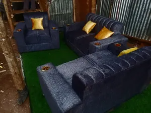 Well Designed 5 Seater 2,2,1 for Sale With Yellow Cushions