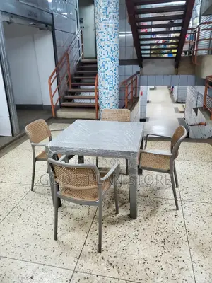 90cn×90cm Dining Plastic Table and Chairs