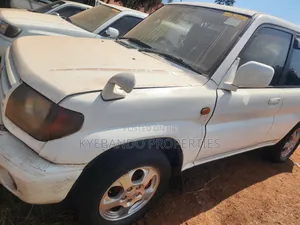 Mitsubishi Pajero IO 2000 Pearl