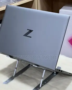 New Laptop HP ZBook Firefly G8 32GB Intel Core I7 SSD 512GB
