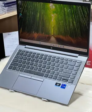 New Laptop HP ZBook Firefly G8 32GB Intel Core I7 SSD 512GB