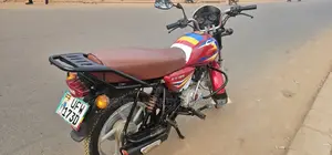 Bajaj Boxer 125 2023 Red