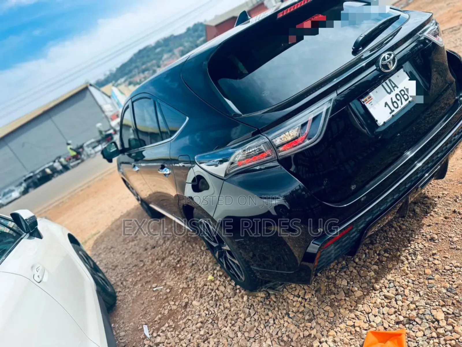 Toyota Harrier 2.0 2017 Black