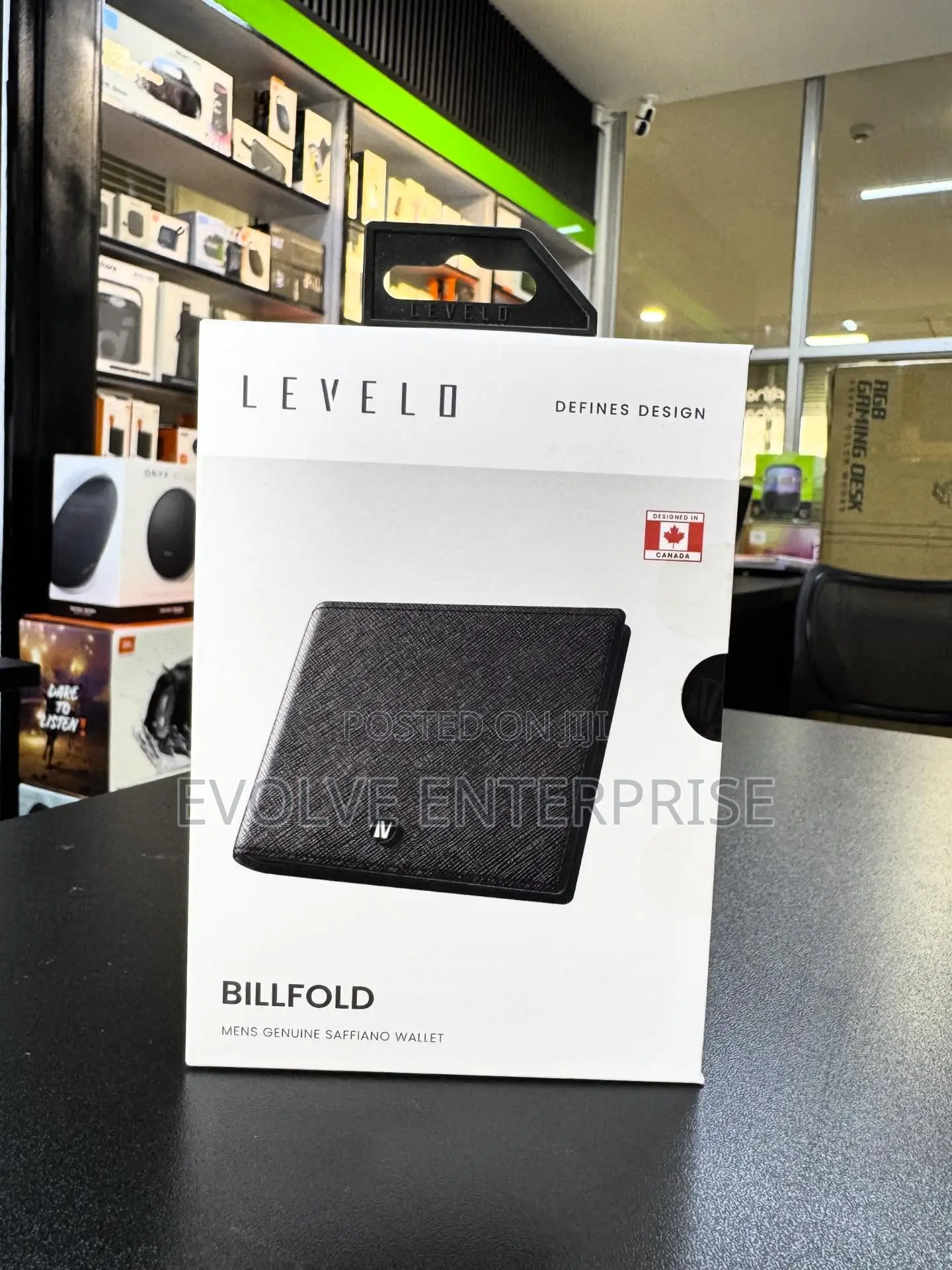Levelo Billfold Genuine Saffiano Leather Wallet