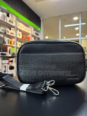 Green Lion Airo Crossbody Bag