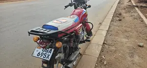 Bajaj Boxer 125 2025 Red