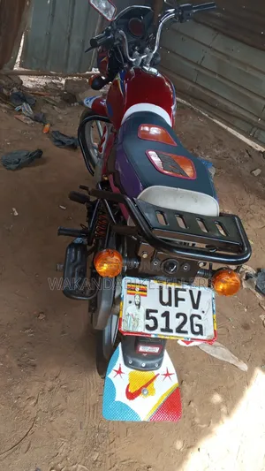 Bajaj Boxer 125 2023 Red