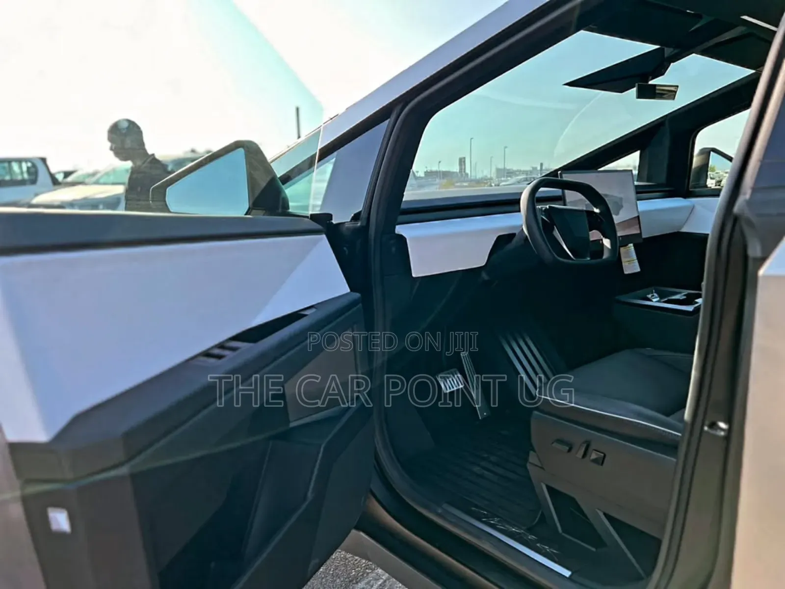 Tesla Cybertruck 2024 Gold