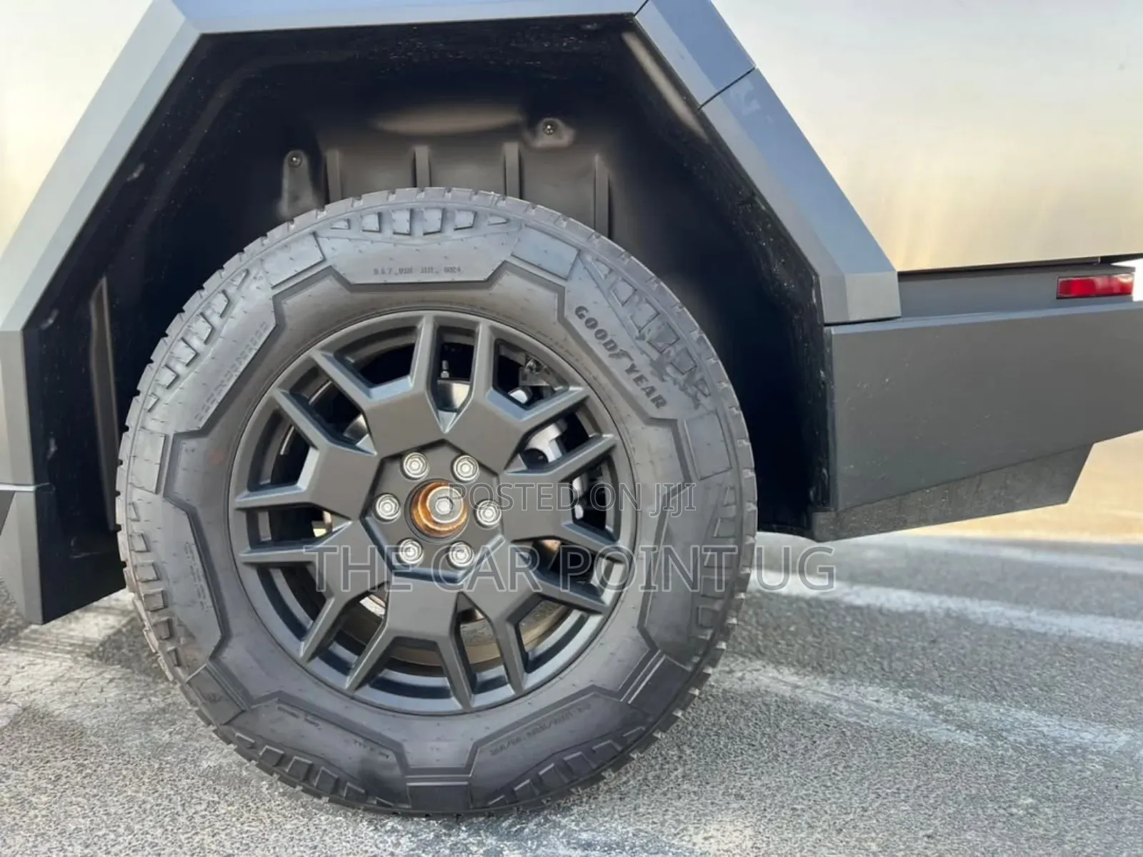 Tesla Cybertruck 2024 Gold