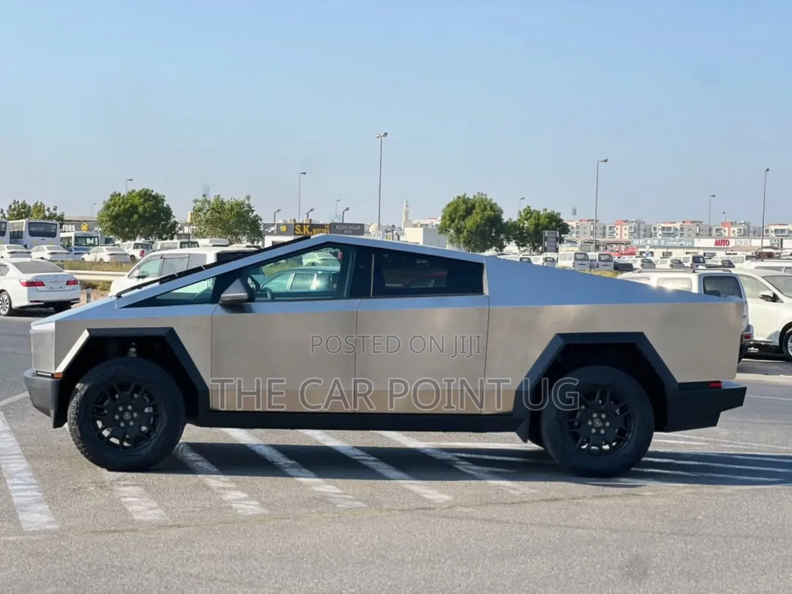 Tesla Cybertruck 2024 Gold