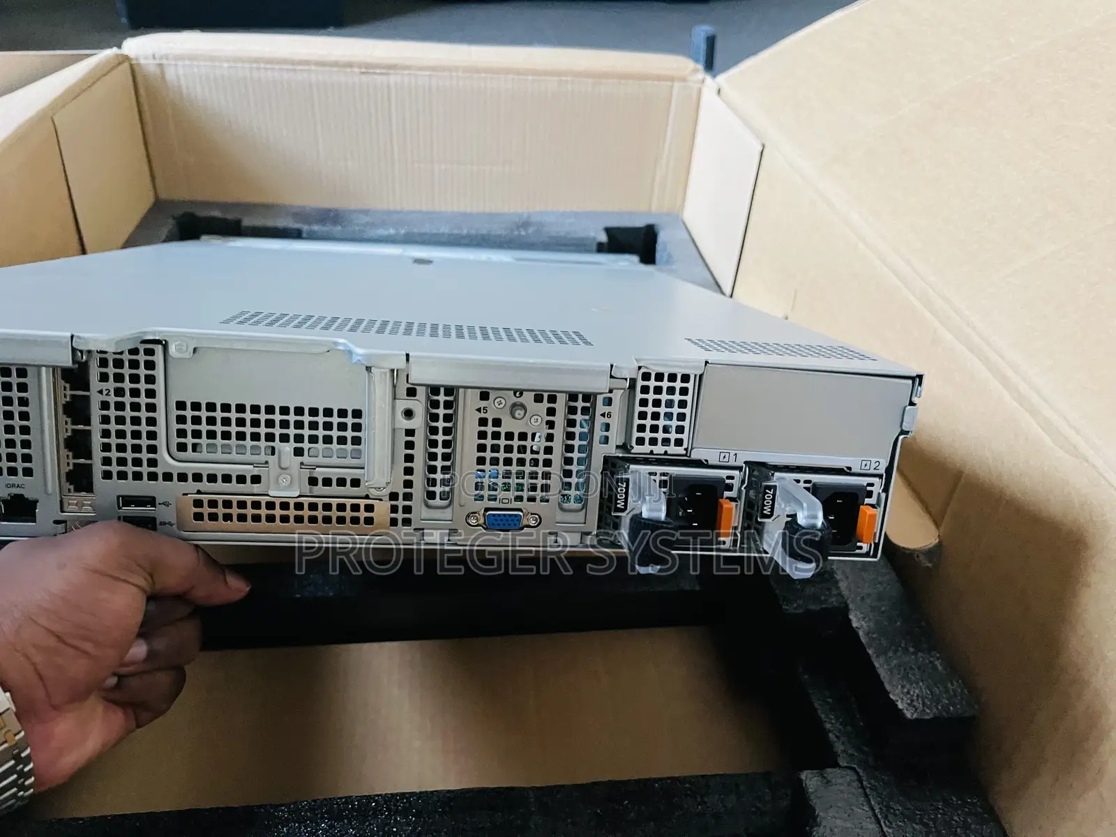 New Server Dell PowerEdge R750 128GB Intel Xeon SSD 1.5T