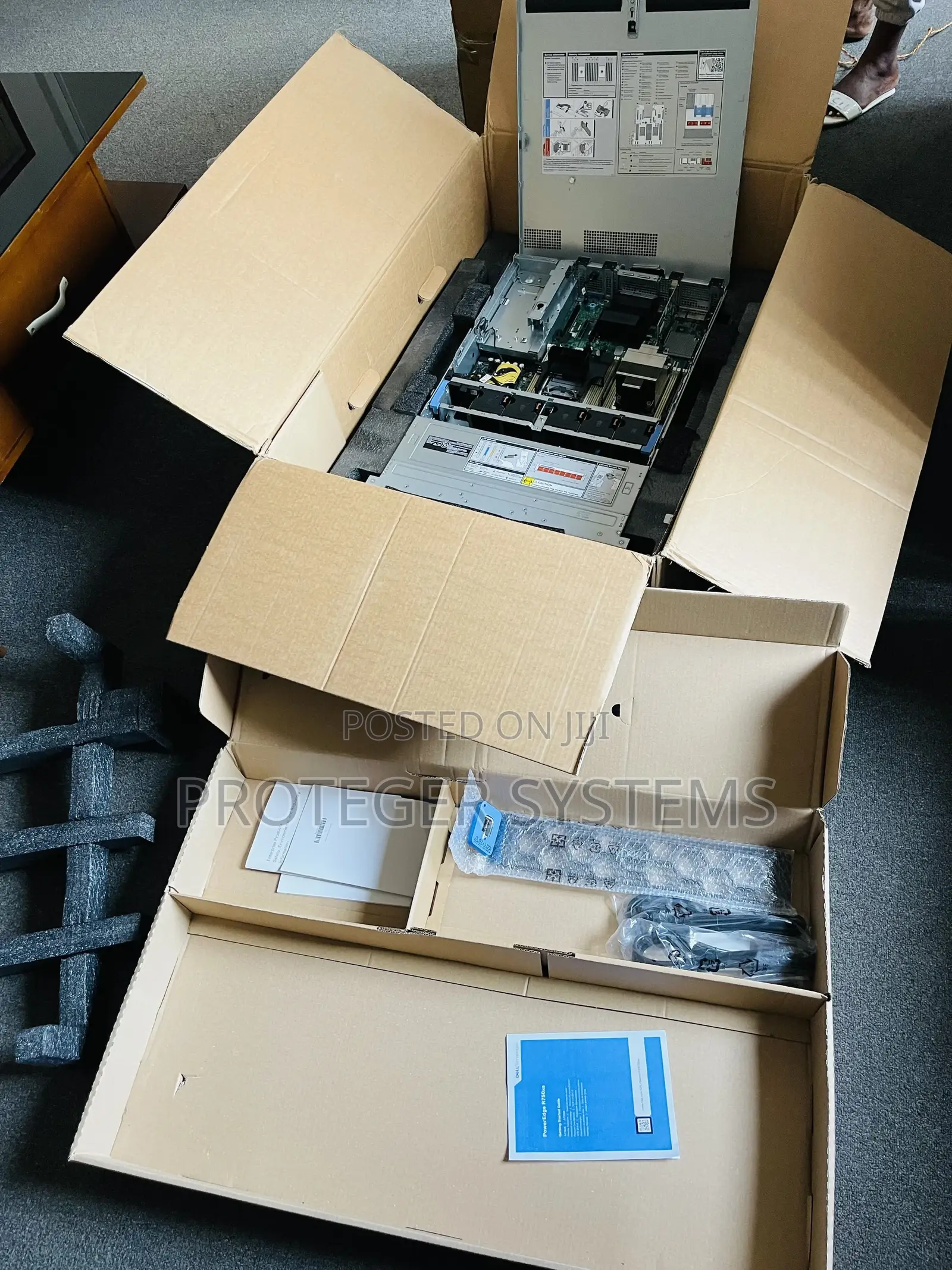 New Server Dell PowerEdge R750 128GB Intel Xeon SSD 1.5T