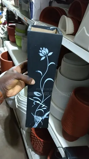 Black Silver Design Flower Vessels Decorative Vase (Black)