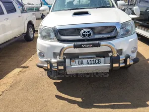 Toyota Hilux 2010 White