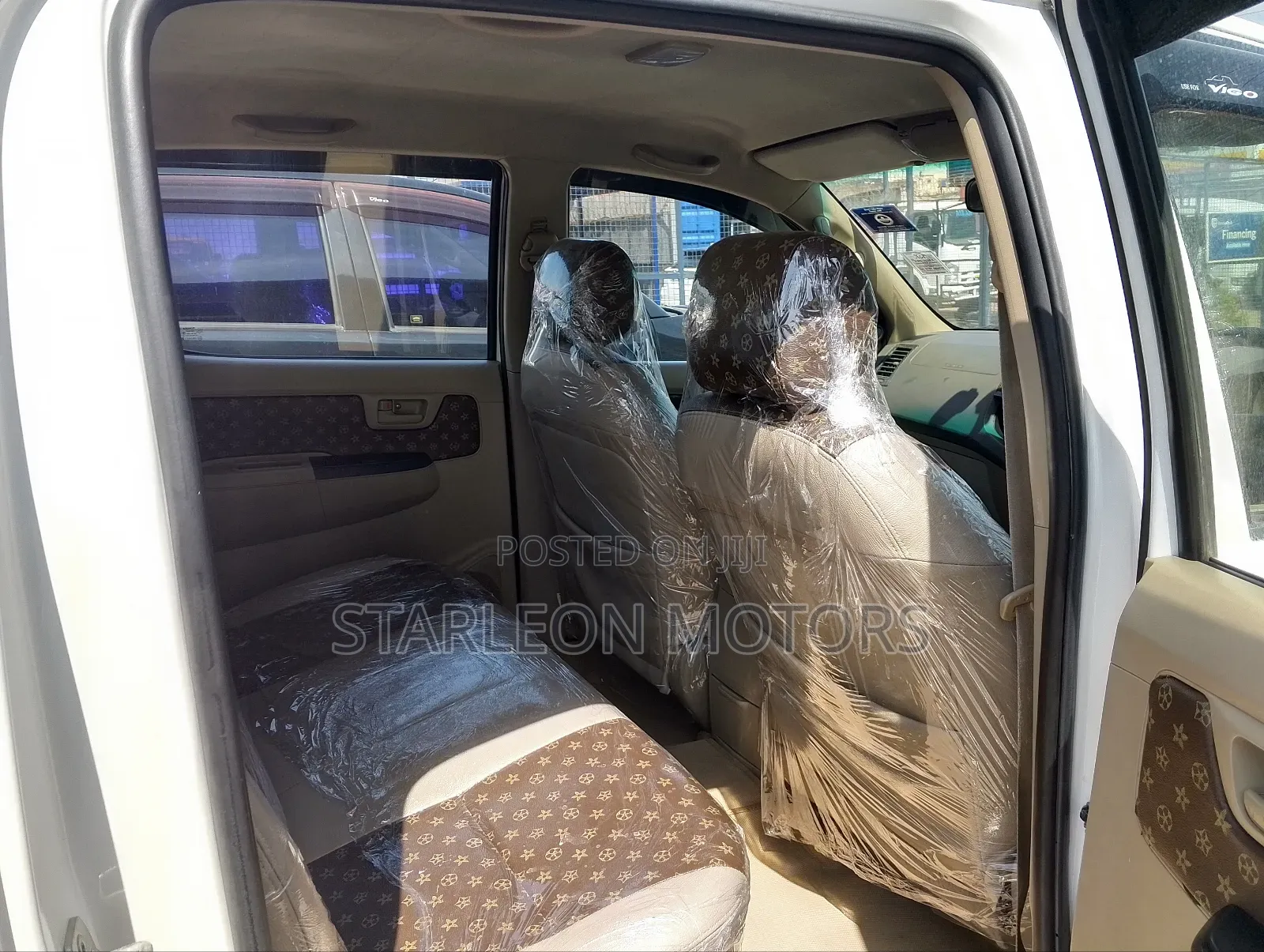 Toyota Hilux 2010 White