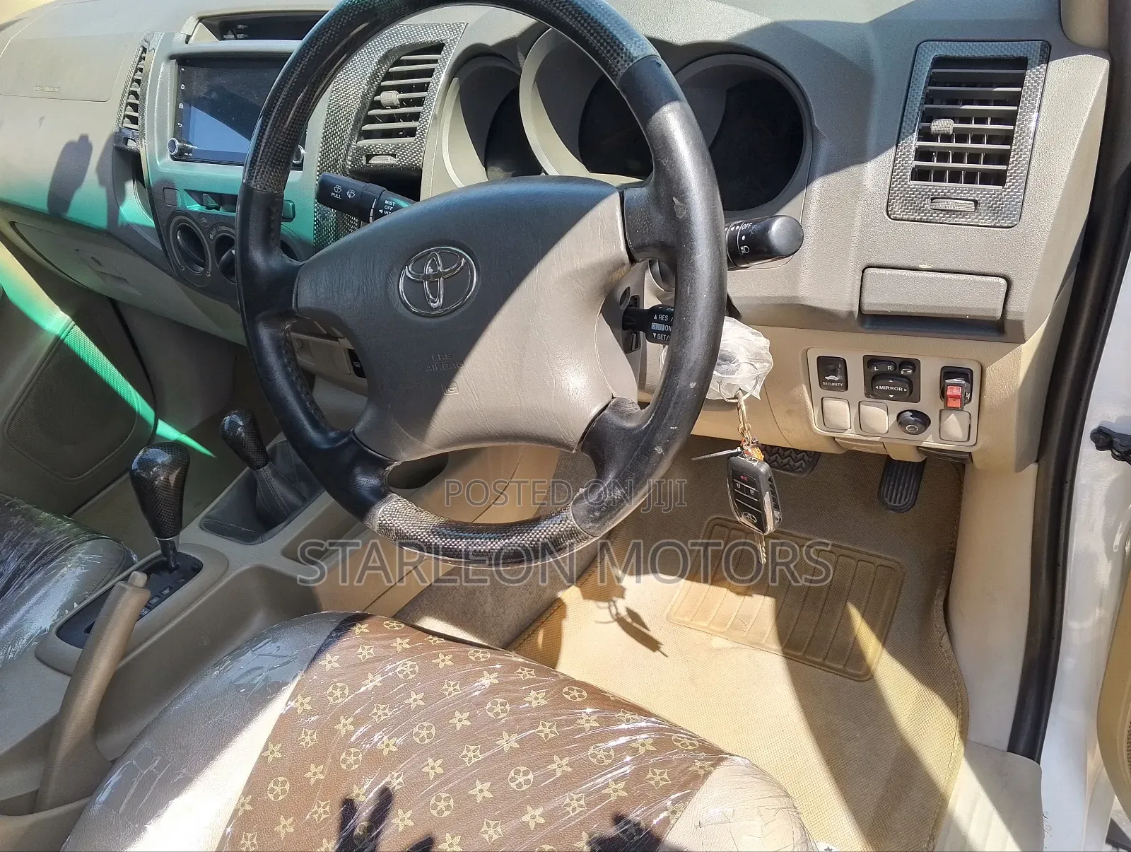 Toyota Hilux 2010 White