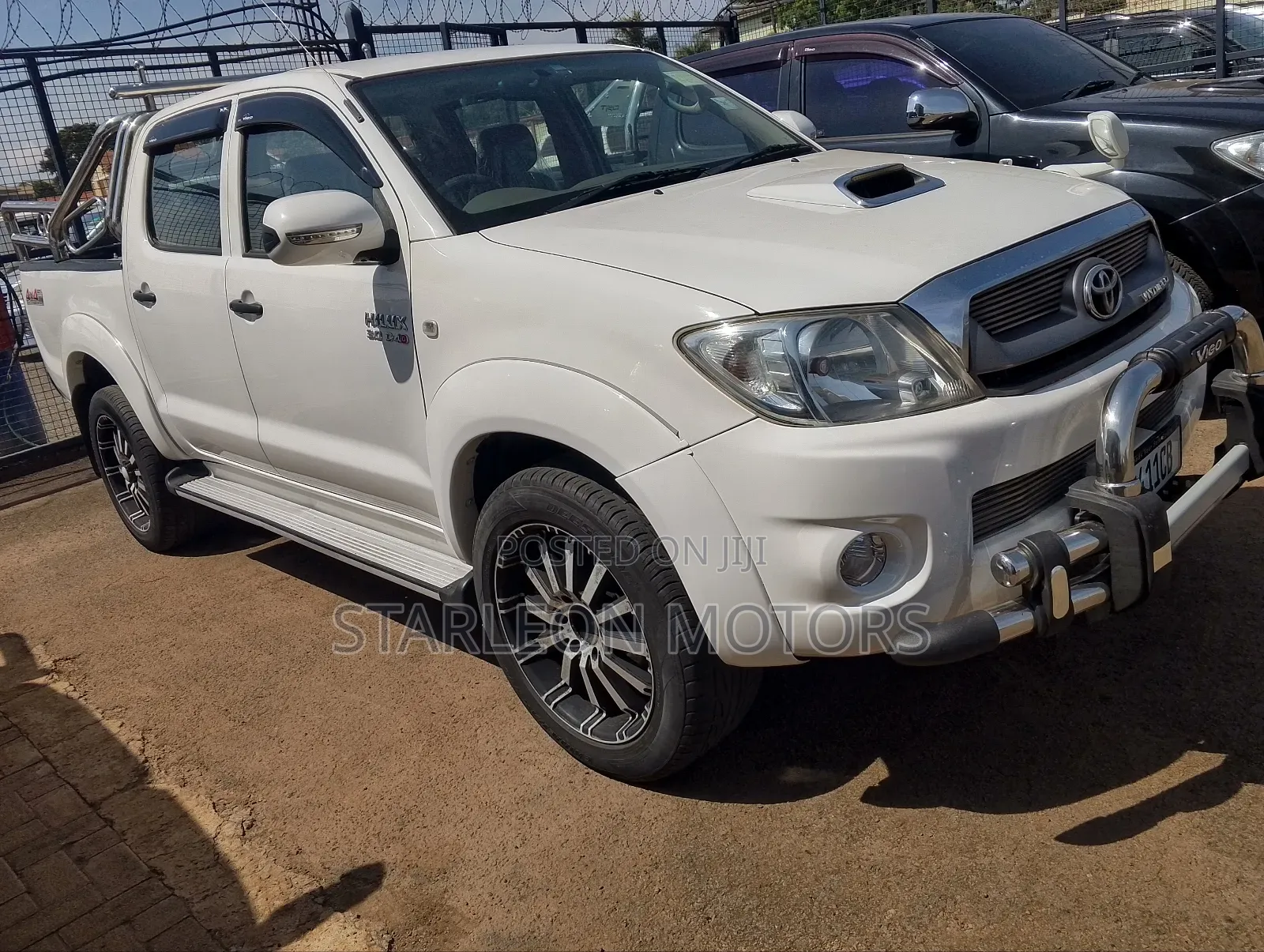 Toyota Hilux 2010 White