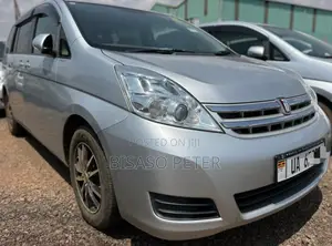 Toyota ISIS 1.8 G 2WD 2012 Silver