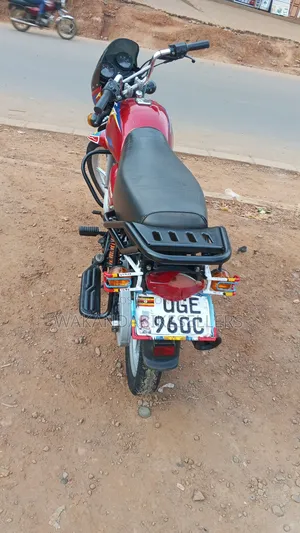 Bajaj Boxer 125 2024 Red