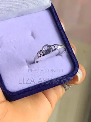 Timeless Sparkle Engagement Ring (18)(8)