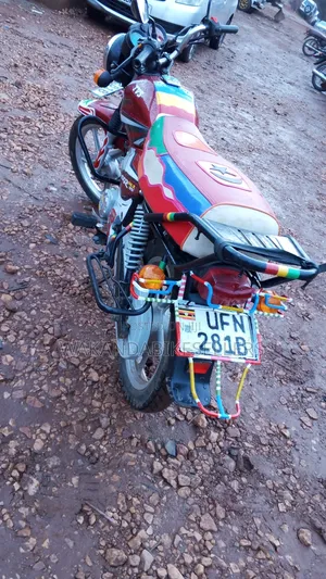 TVS HLX 125 2022 Red