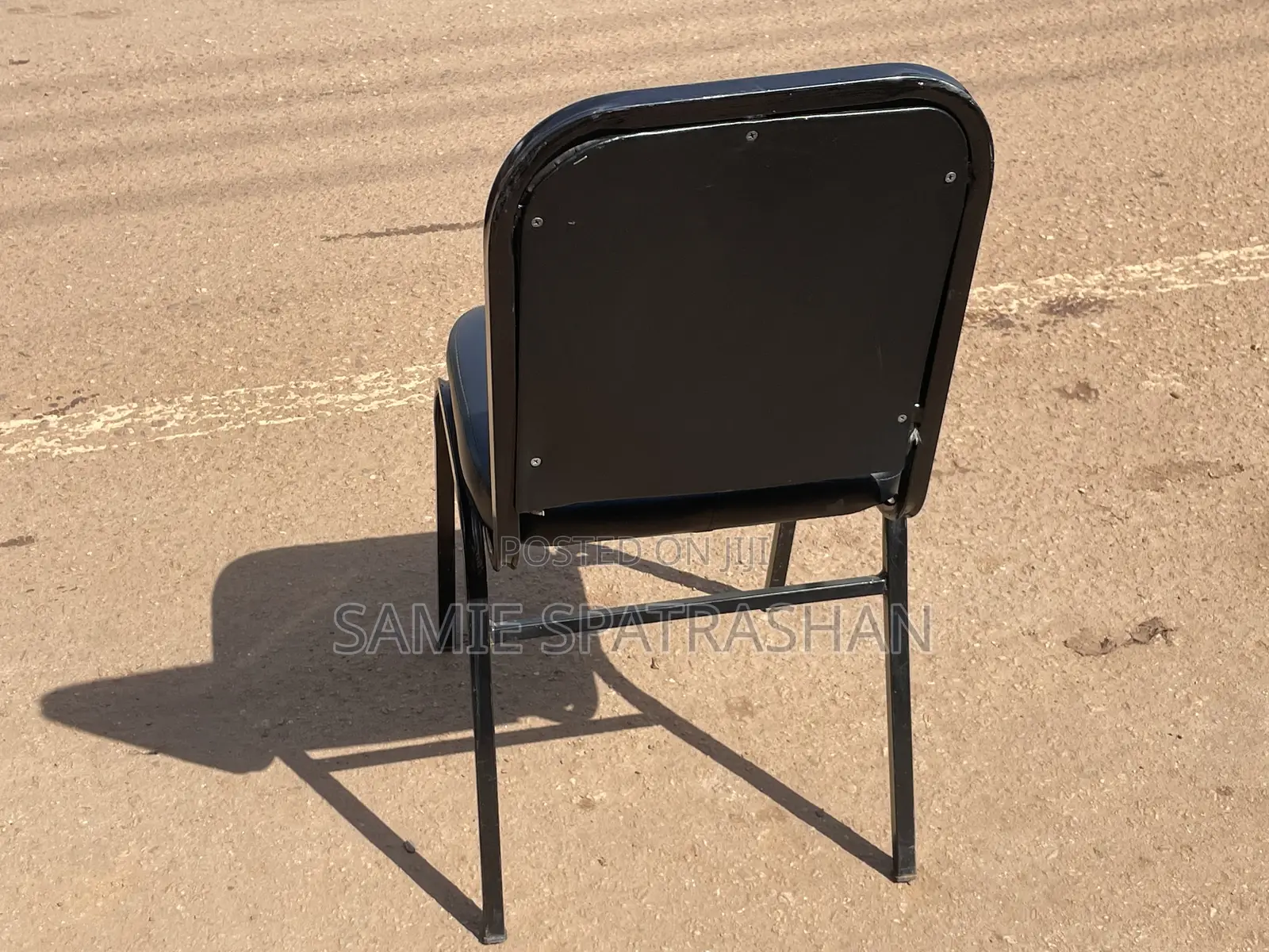 Simple Waiting Sit Black