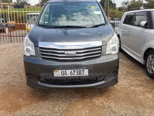 Toyota Noah 2010 Gray