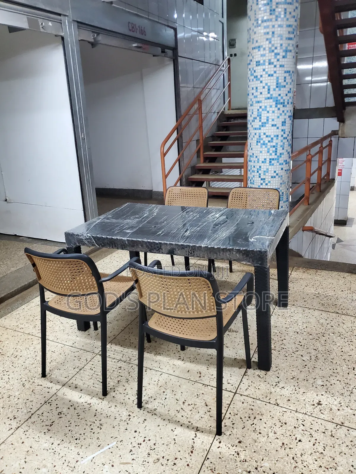 Resort Bar and Restaurant Plastic Chairs and Table Set