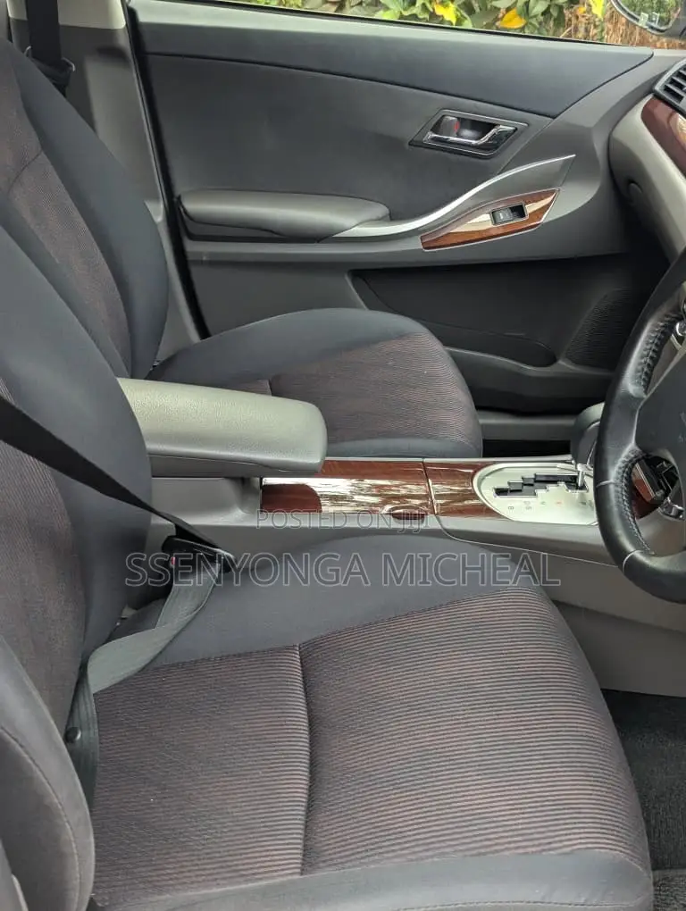 Toyota Premio 2016 Silver