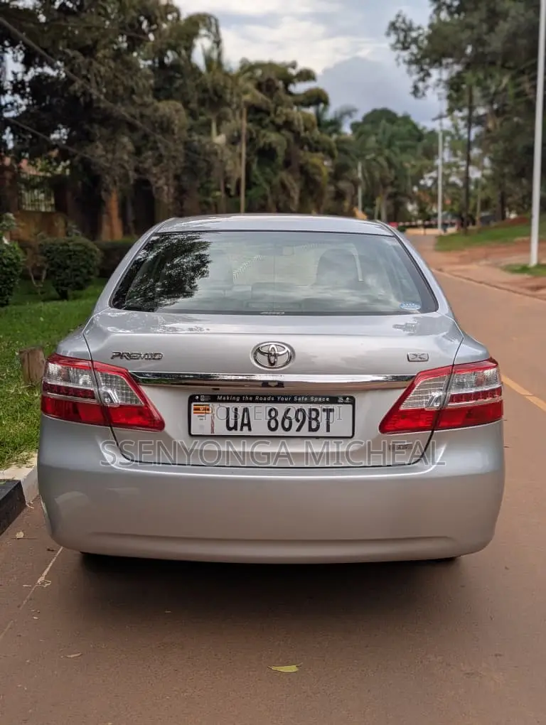 Toyota Premio 2016 Silver
