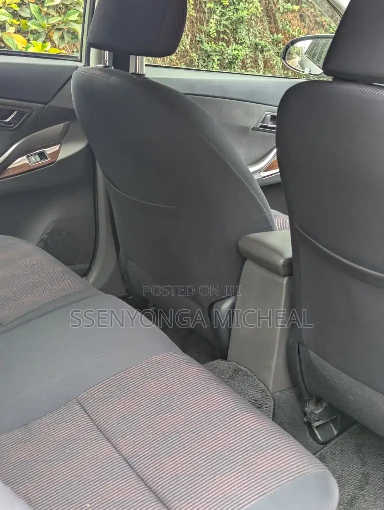 Toyota Premio 2016 Silver