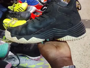 Black Color Basketball Shoe Original Material