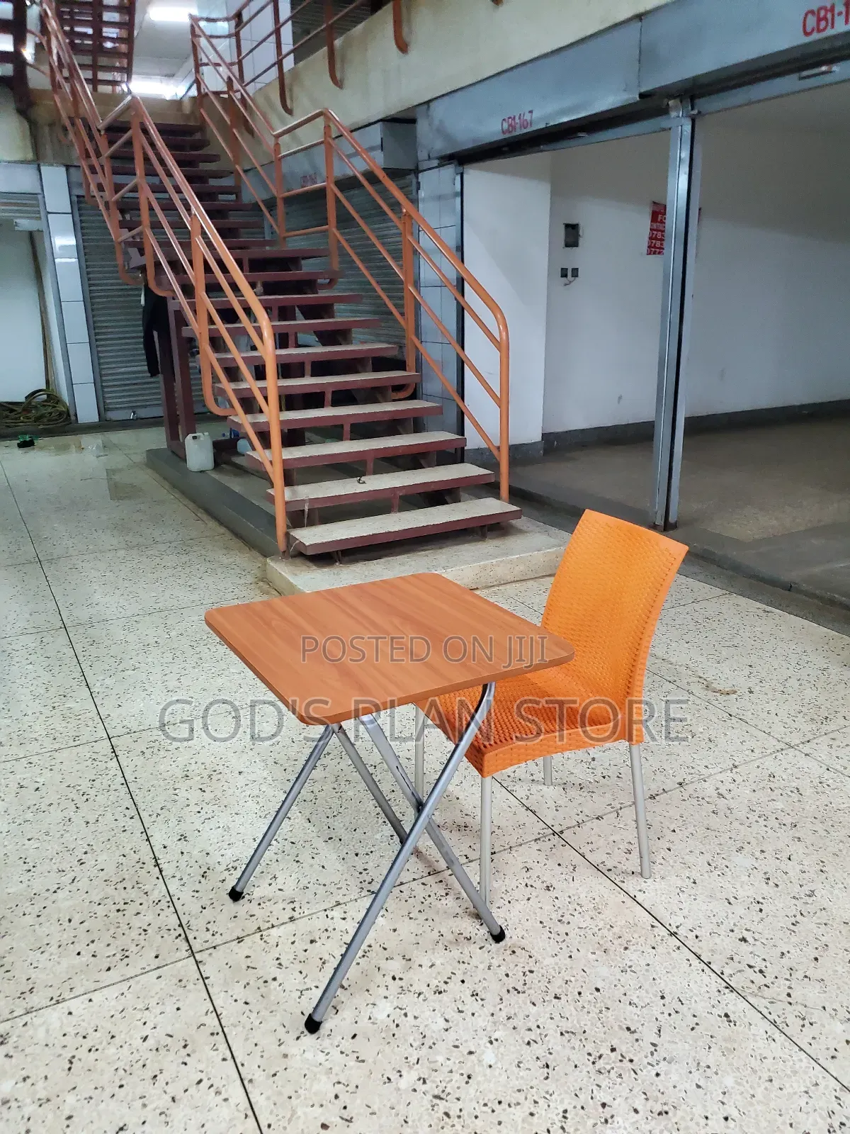 Vip Reading Table and Chair