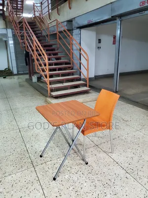Vip Reading Table and Chair