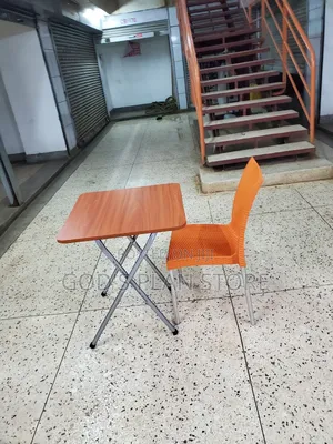 Vip Reading Table and Chair