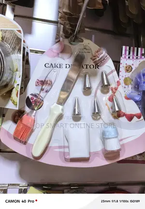 Cake Decorator