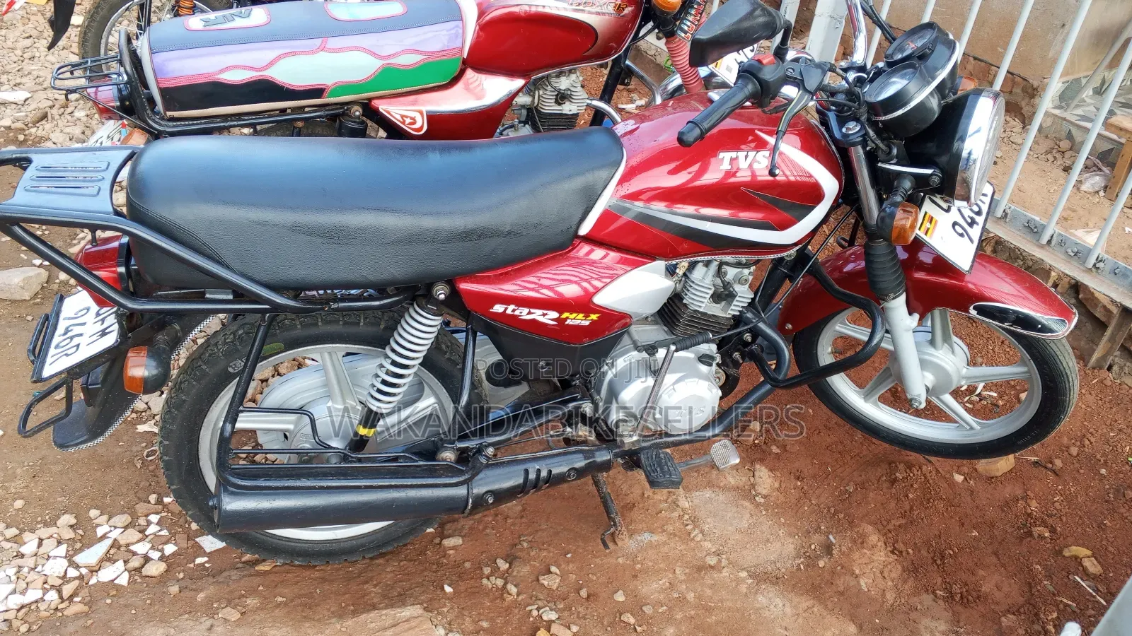 TVS HLX 125 2022 Red