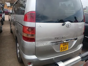 Toyota Noah 2006 Silver