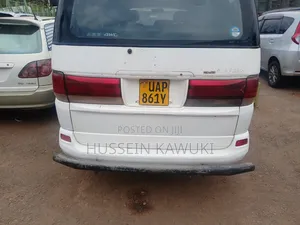 Toyota Regius 1995 White