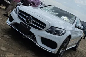 Mercedes-Benz C200 2017 Pearl
