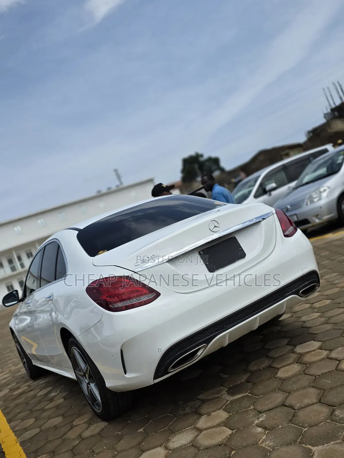 Mercedes-Benz C200 2017 Pearl