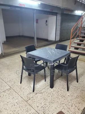 Worldly Plastic Table and Chairs Set for Restaurant and Bar