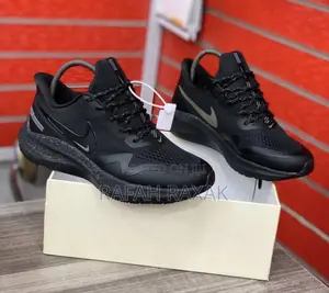 Original Black Nike Zoom Guide 10 Running Sneakers