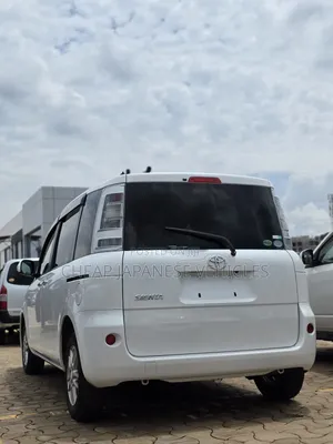 Toyota Sienta 2012 White