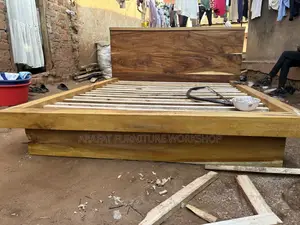 Solid Mugavu Platform Bed