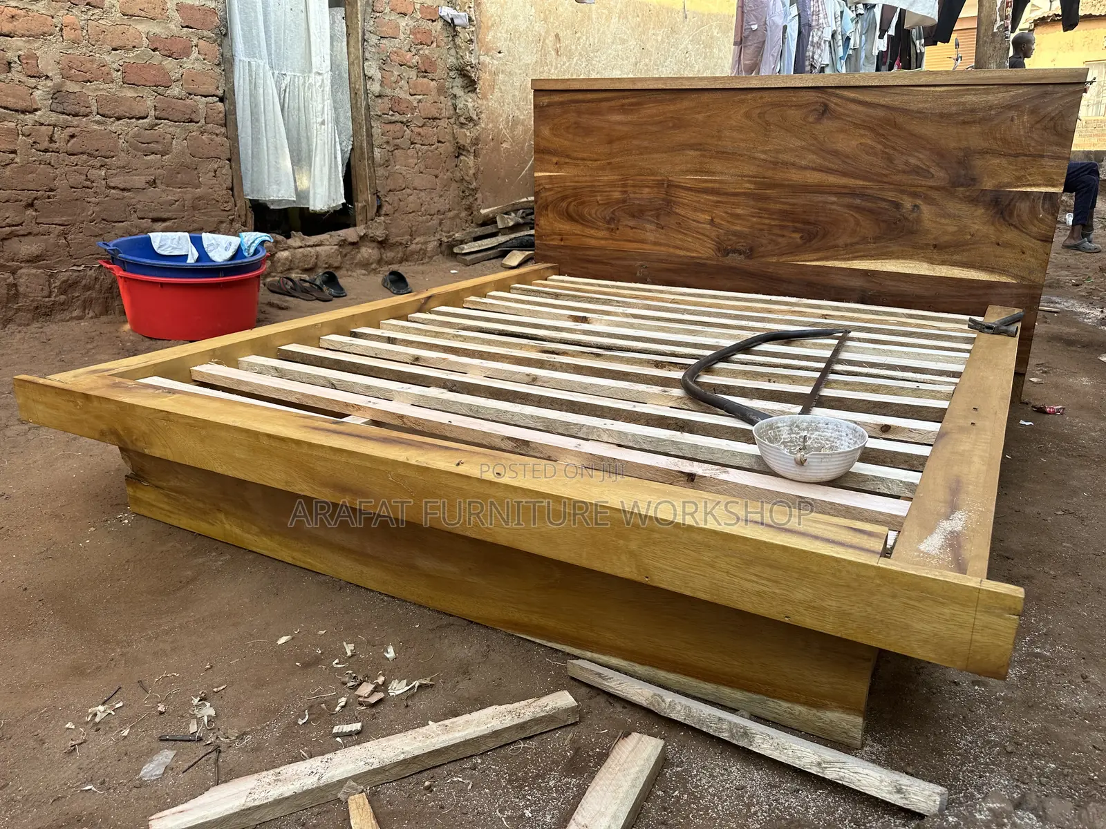 Solid Mugavu Platform Bed
