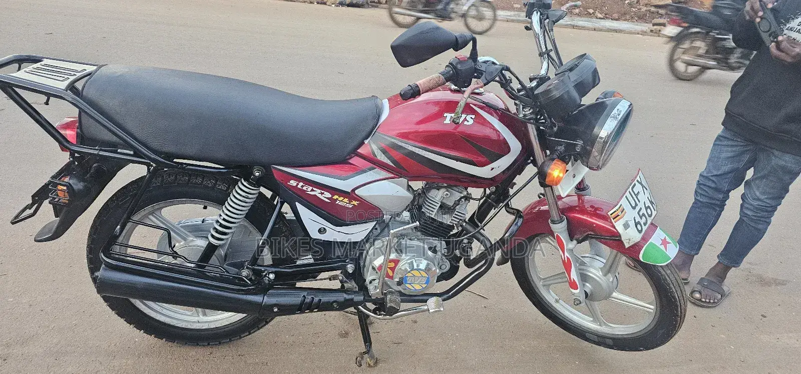 TVS HLX 125 2023 Red