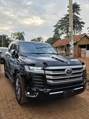 Toyota Land Cruiser LC300 2024 Black