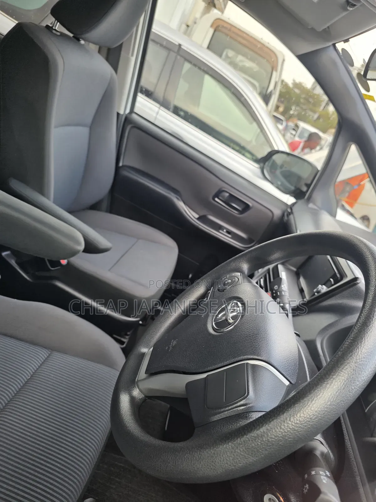Toyota Noah 2017 Pearl