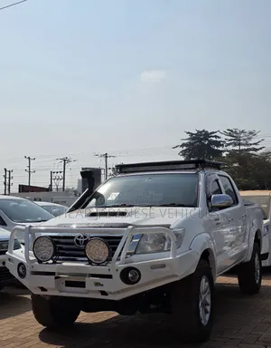 Toyota Hilux SR5 4x4 2013 White